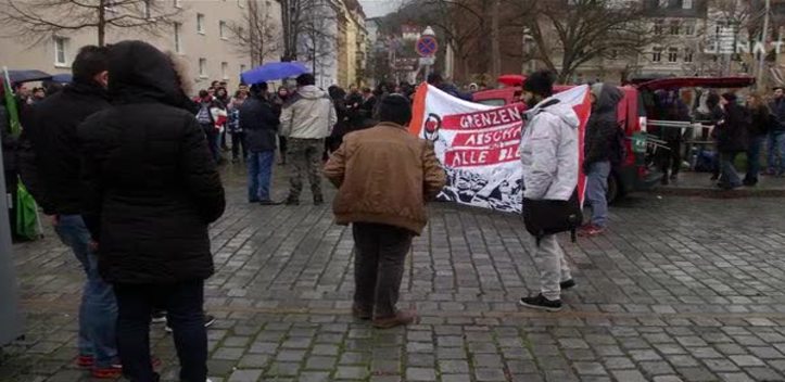 Antirassismuskundgebung: Die Demonstration startete an der Gemeinschaftsunterkunft in der Schulstraße