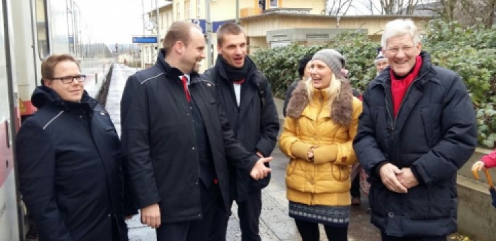 Bahnhof Göschwitz: Erster IC aus Köln begrüßt