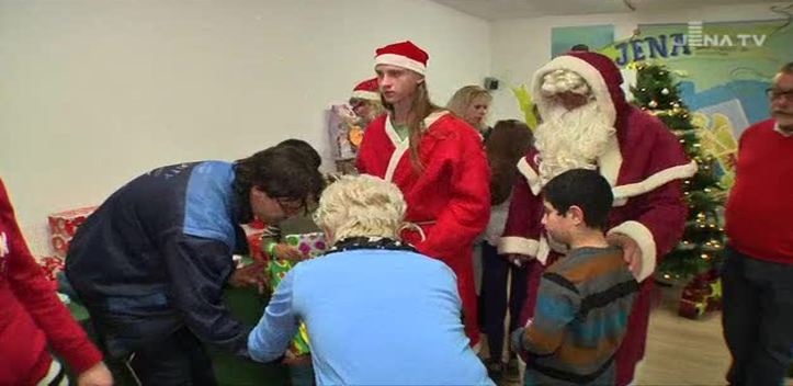 Kinder erfreut: Bei der Jenaer Tafel gab es schon vor dem Fest die Geschenke