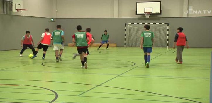 Fußball mit Flüchtlingen: Die SG Union Isserstedt lädt zwei Mal wöchentlich zum Training ein