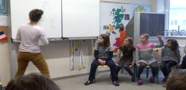 Französischmobil in der Schillerschule: Grundschüler lernen eine Fremdsprache kennen