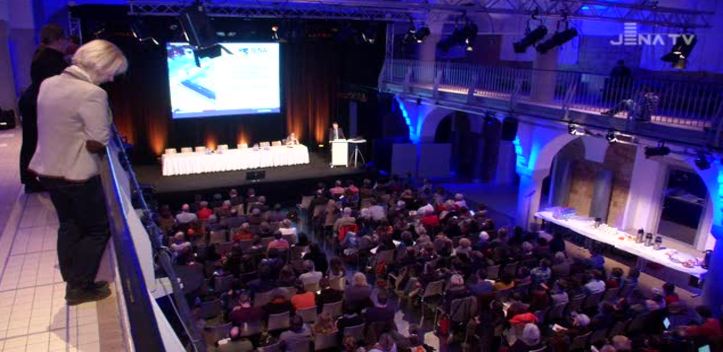 Dringende Fragen: Beim ersten Flüchtlingsgipfel in Jena sprach auch Migrationsminister Dieter Lauinger