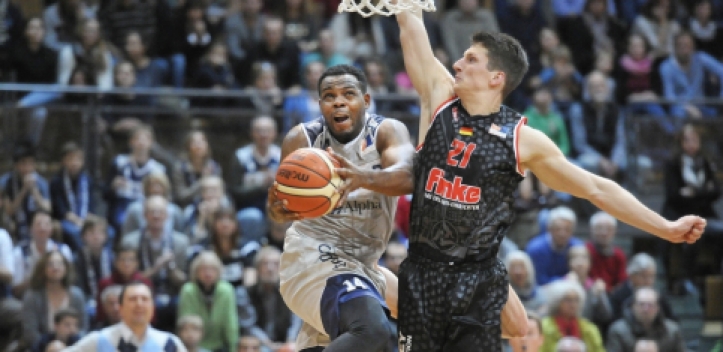 Knight kommt, Hewitt geht 