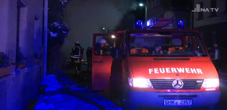 Toter bei Hausbrand: In Albersdorf im Saale-Holzland-Kreis gab es bei klirrendem Frost einen Großeinsatz der Feuerwehr