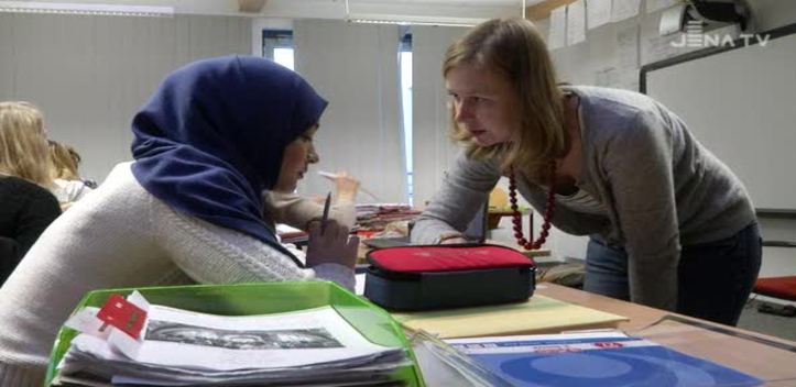 Flüchtlinge beim Unterricht: In der LEONARDO-Schule lernen Geschwisterkinder aus Afghanistan