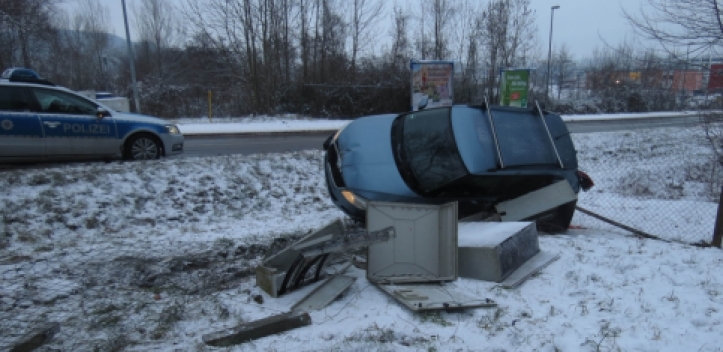 Unfall durch Schneeglätte   