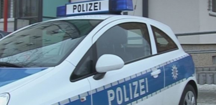 Pkw kam von der Straße ab 