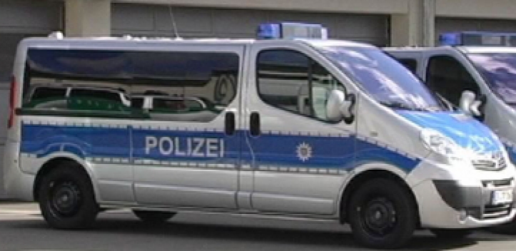 Feuerlöscher entleert und Graffiti gesprüht