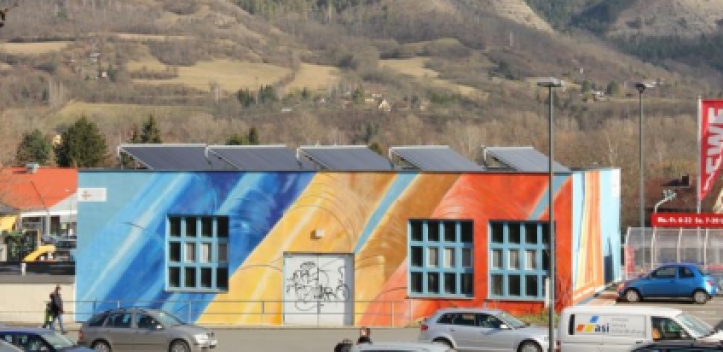 Fernwärme aus Sonnenlicht: Testanlage in Betrieb