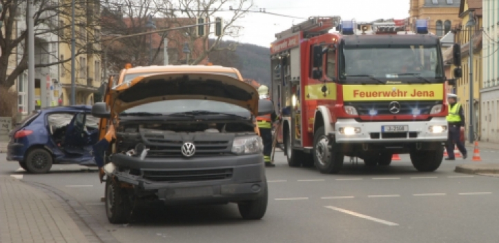 Verkehrsunfall am Montag: Bei Rot gefahren