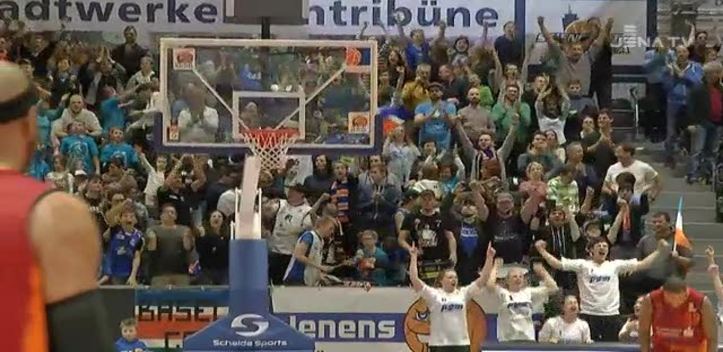 Besucherrekord: Vor 3 000 Zuschauern gelang Science City Jena der Sieg gegen Chemnitz