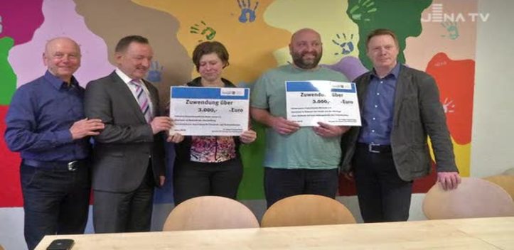 Lottomittel übergeben: In Winzerla freuten sich der Freizeitladen und das Kinderbüro über Unterstützung