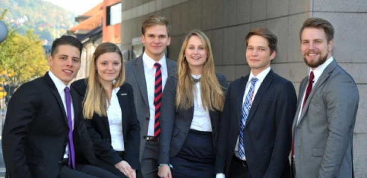 Jenaer Nachwuchsjuristen unter den besten 64 Teams 