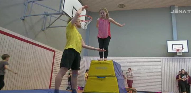 Artistische Ferien: In Lobeda nahm der Circus MoMoLo Kinder und Jugendliche mit in die Zirkusdisco