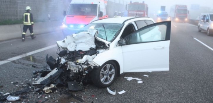 Auf A 9 Stauende zu spät gesehen