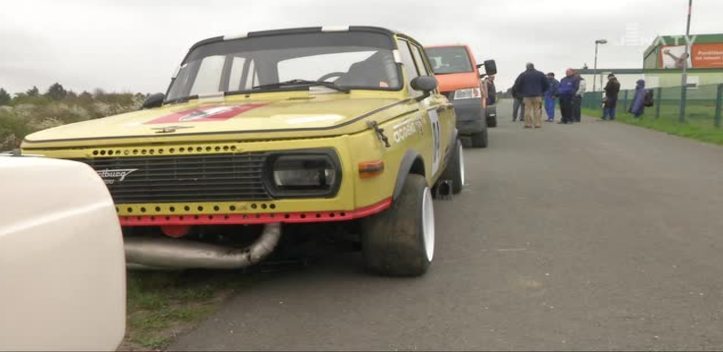 Ostlegenden auf der Startbahn: Der Verein testete Trabis und Wartburgs in Schöngleina