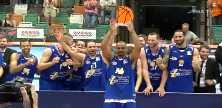 Meisterpokal gesichert: Science City Jena holte sich in Vechta den Titel in der 2. Basketballbundesliga