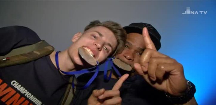 Meisterfeier: Die Basketballer von Science City ließen es in der Sportsbar am Markt richtig krachen