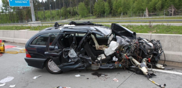 Rentnerehepaar bei Unfall auf der A9 schwer verletzt