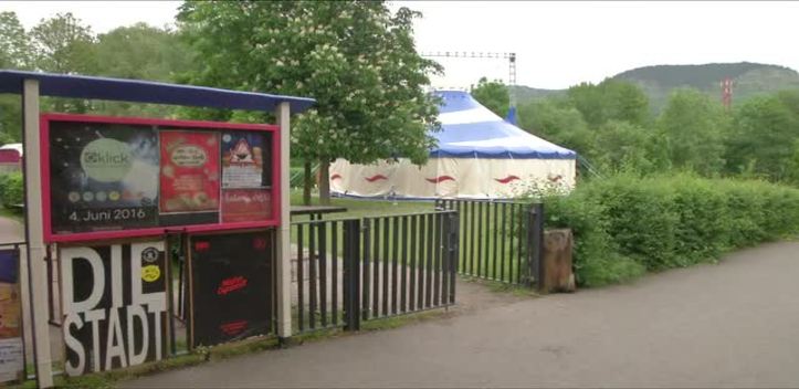 Im Zelt: Artisten einer palästinensischen Zirkusschule treten im Circus MoMoLo auf