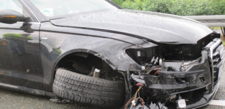 Bei Aquaplaning zu schnell unterwegs