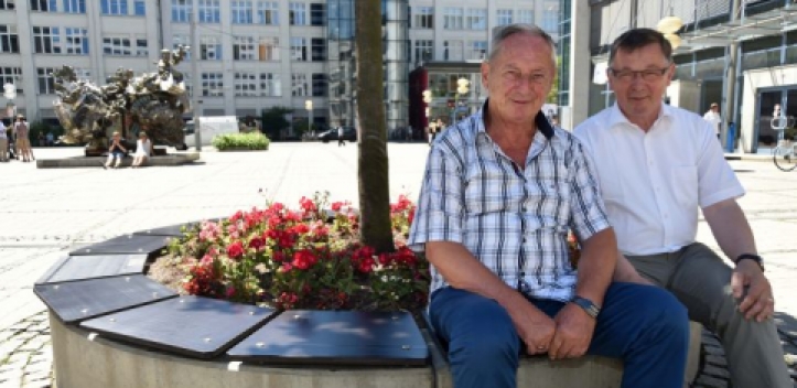 Neue Bänke für die Universität