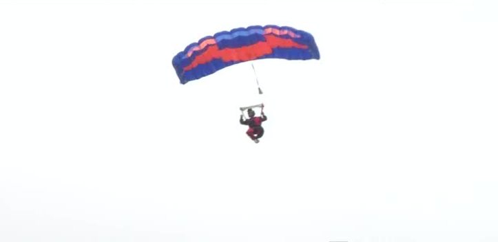 Im Flug: Beim Tag der Vereine in Schöngleina drehte sich alles um Sicherheit und Luftsport