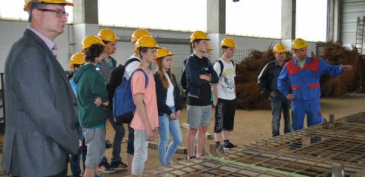 Schüler der Freien Gemeinschaftsschule der Grundig Akademie zu Gast in Geraer Firmen