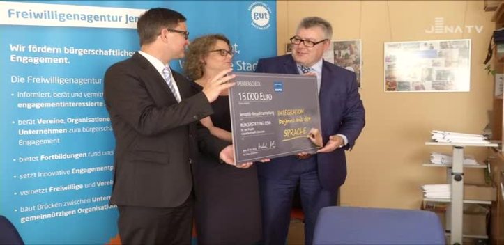 Geld gesammelt: Eine JENOPTIK-Spendenaktion bringt der Bürgerstiftung 15 000 Euro