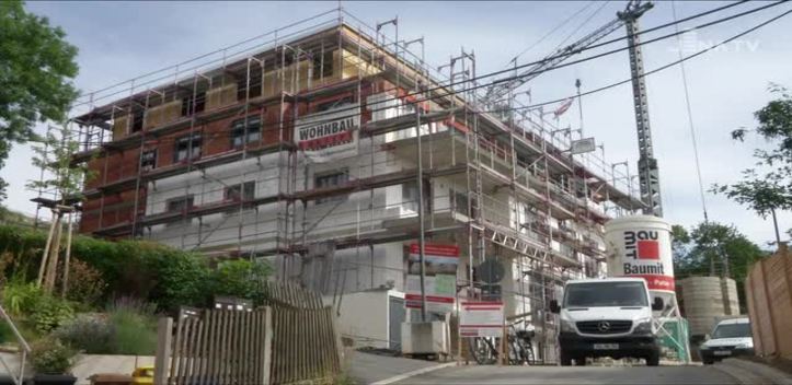 Vorfreude auf den Ausblick: Auf dem Baugebiet am Hausberg wurde das erste Richtfest gefeiert