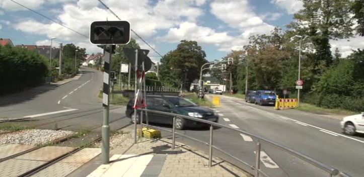 Freigabe verschoben: Die Bauarbeiten in der Kahlaischen Straße werden erst Mitte Juli beendet