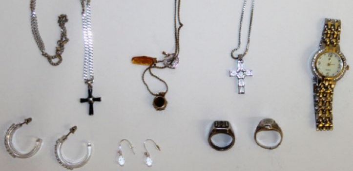 Gestohlenen Schmuck sichergestellt