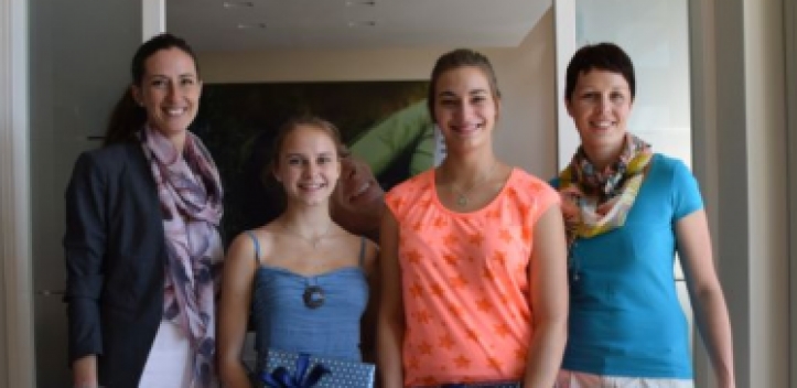 Volksbank Eisenberg überreichte Azubi-Gewinne 