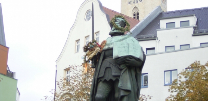 Hanfried-Schwert abgebrochen und entwendet