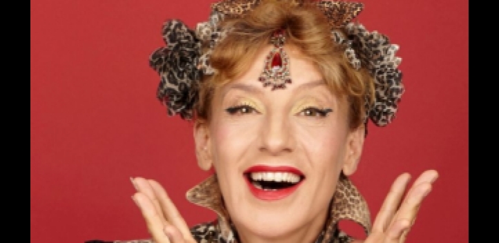 Sissi Perlinger auf dem Fuchsturm 