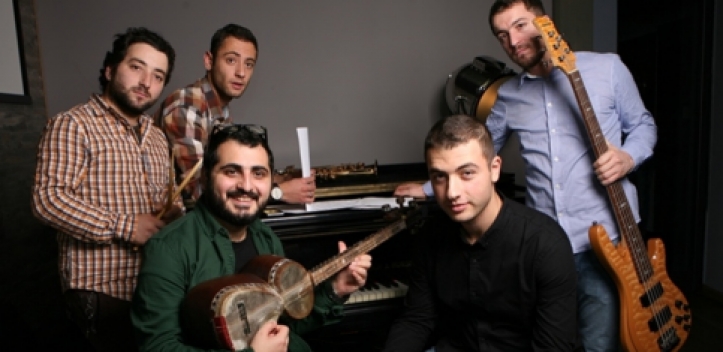 Miqayel Voskanyan & Friends Band im MoMoLo-Zelt