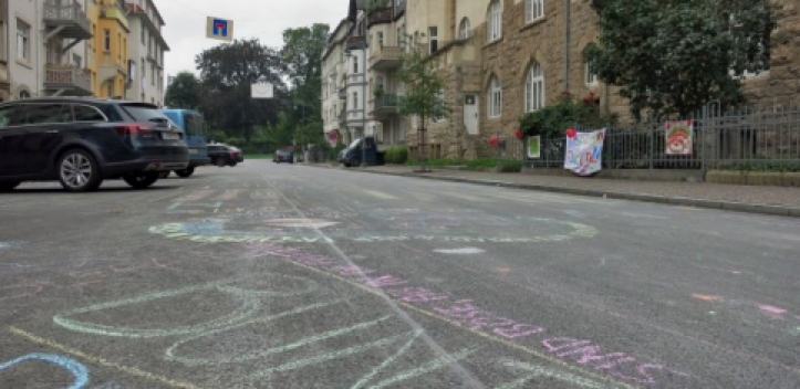 Damenviertel“ „Kreide gegen Dummheit“