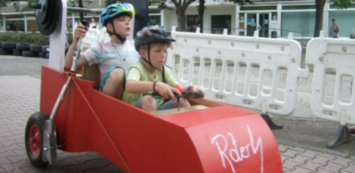 Seifenkistenrennen und Trödelmarkt in Winzerla