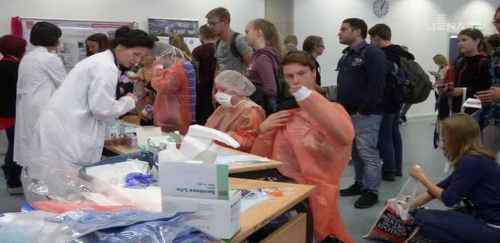 Nah an der Ausbildung: Beim Tag der Pharmazie an der Universität wurde für den Apothekerberuf geworben