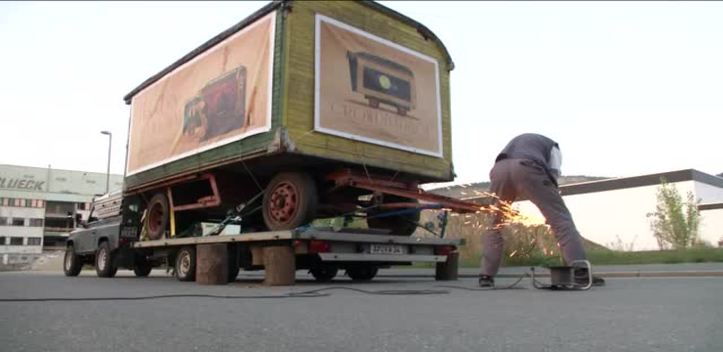 Ankunft gefeiert: Die Freie Bühne Jena baut auf das Crowdfunding-Projekt „TheaterWagen“