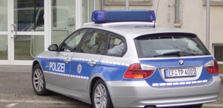 Leblose Frau auf Parkbank gefunden