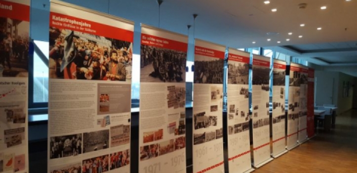 Wanderausstellung zur Fußball-Fankultur eröffnet