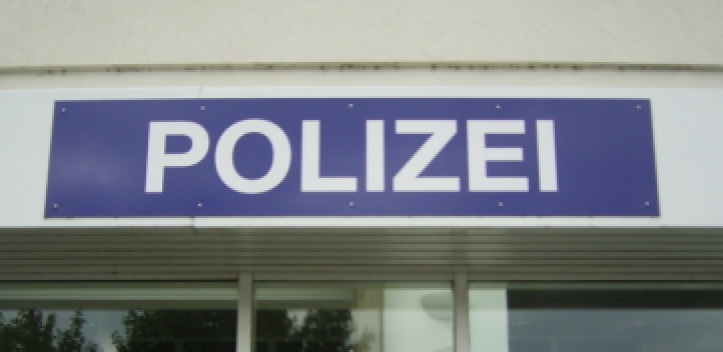 Exhibitionist entblößt sich vor Kindern