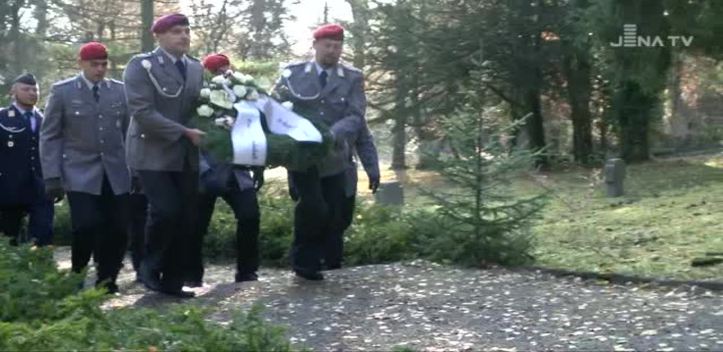 Gegen das Vergessen: Die Jenaer Reservistenkameradschaft legte am Volkstrauertag einen Kranz nieder