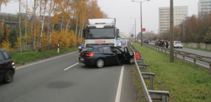 Hoher Sachschaden bei Verkehrsunfall