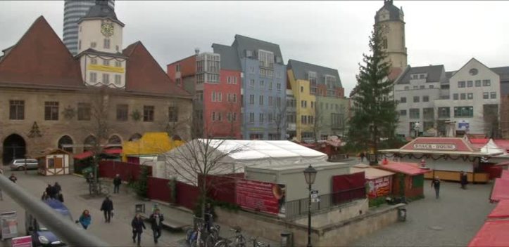 Weihnachtsmarkt im Aufbau: Am Freitag wird das Fest in Jenas Guter Stube eröffnet