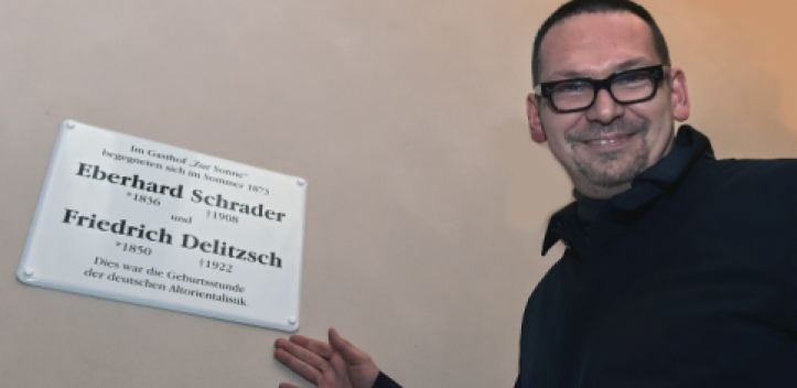 Gedenktafel für Begründer deutscher Altorientalistik 