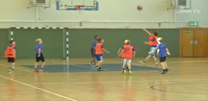 Basketball in der Adventszeit: Beim Nikolausturnier zeigten Grundschüler ihre Ballkünste
