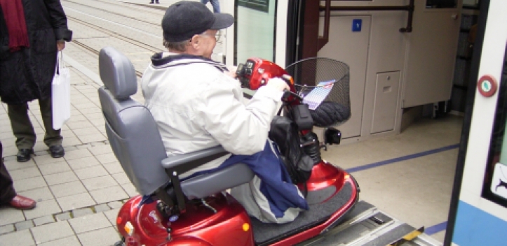 E-Scooter in Bussen und Bahnen: Auf Runden Tisch verständigt