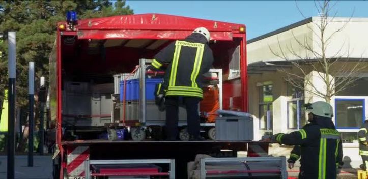 Berufsschule evakuiert: In Göschwitz löste eine stark riechende Flüssigkeit einen Feuerwehreinsatz aus